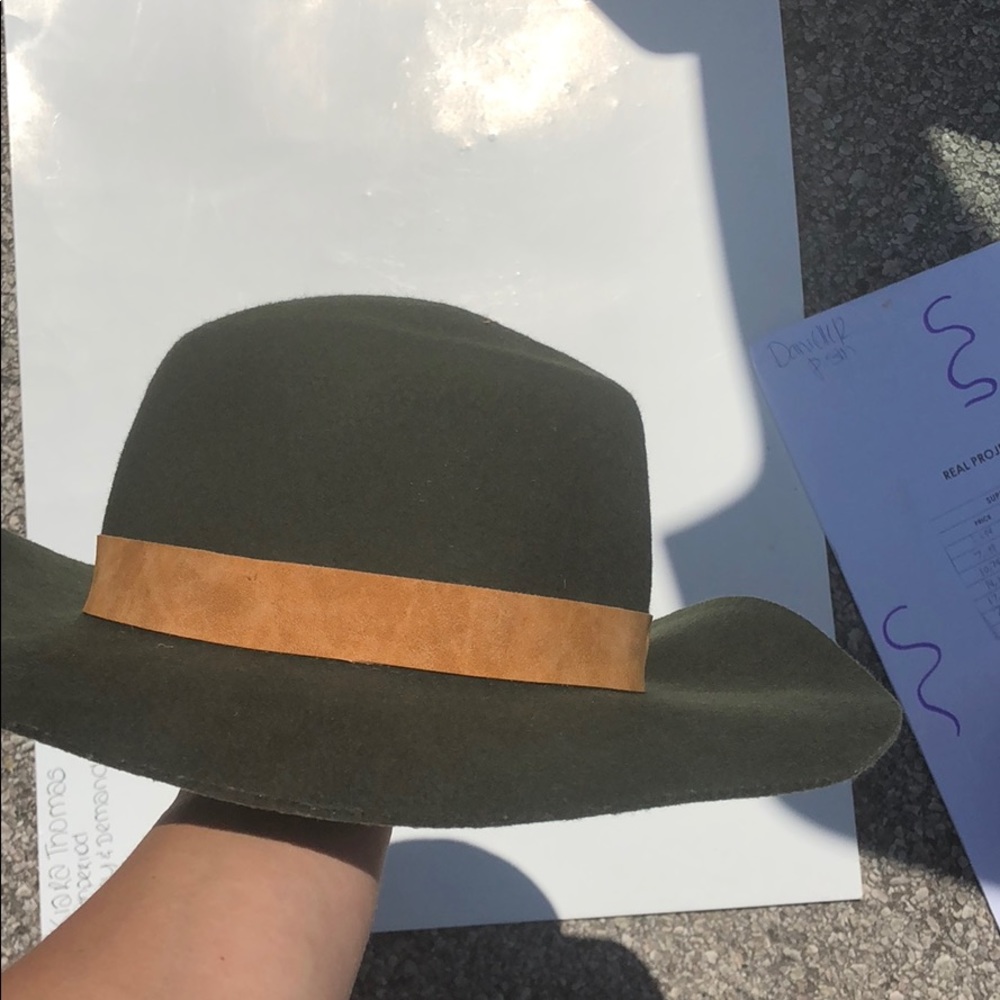 Green hat - Picture 2 of 4